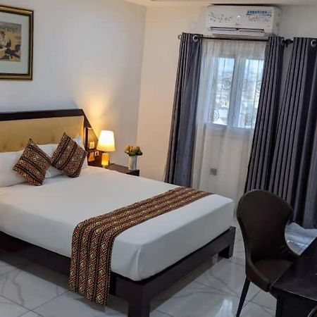 Bravia Eco Hotel Lome Bagian luar foto