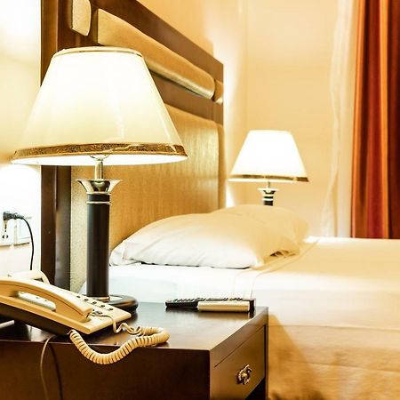 Bravia Eco Hotel Lome Bagian luar foto