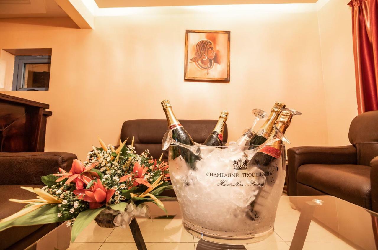 Bravia Eco Hotel Lome Bagian luar foto